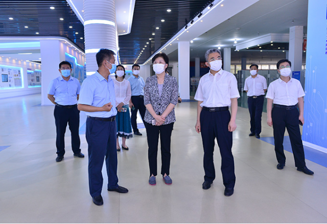 濟寧市政協(xié)主席、黨組書記霍媛媛到新風光公司調研